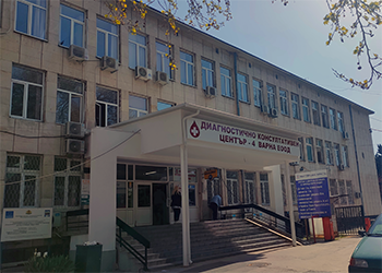 Главен вход на ДКЦ-4 Варна